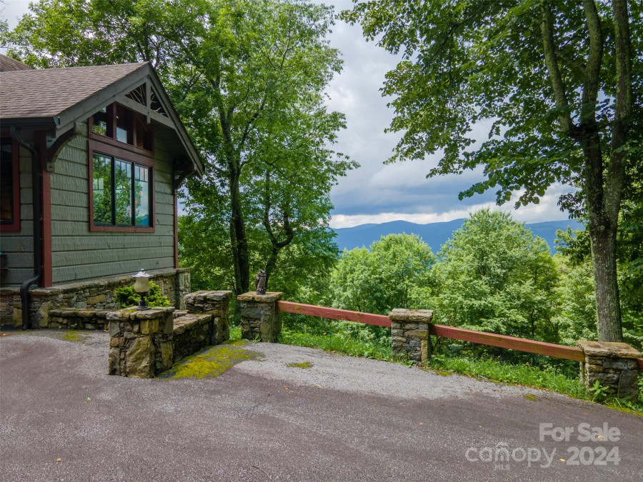 339 Olli Trl Maggie Valley, NC 28751