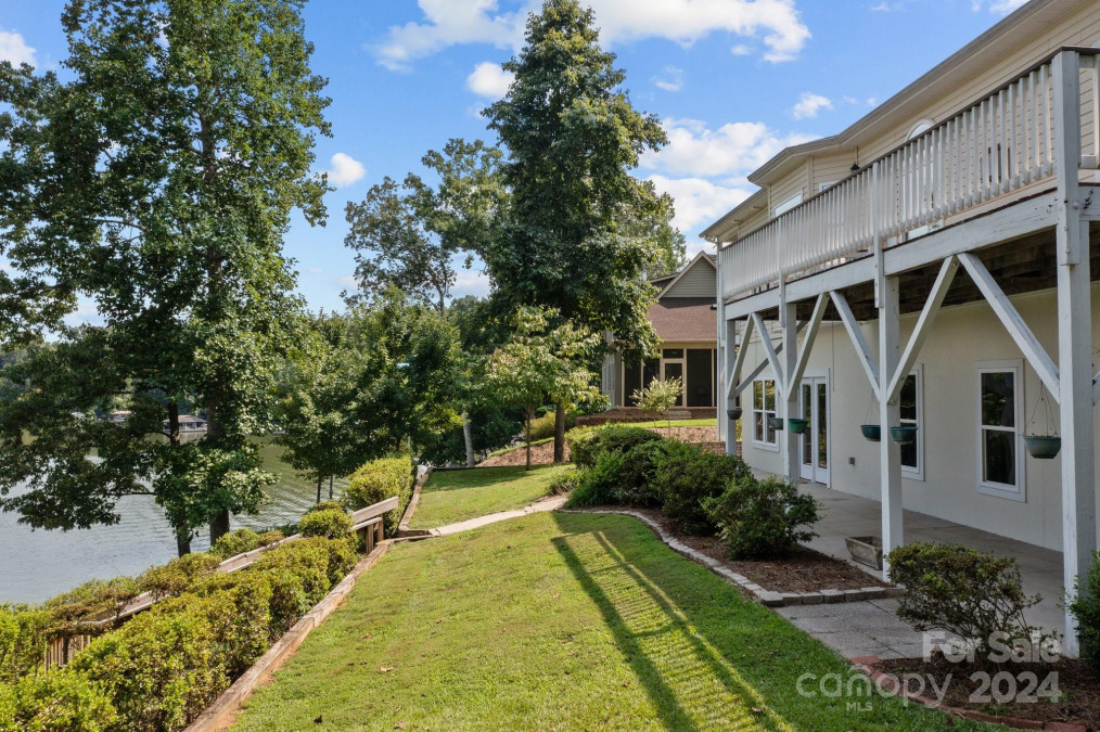 6986 Golden Bay Ct Sherrills Ford, NC 28673