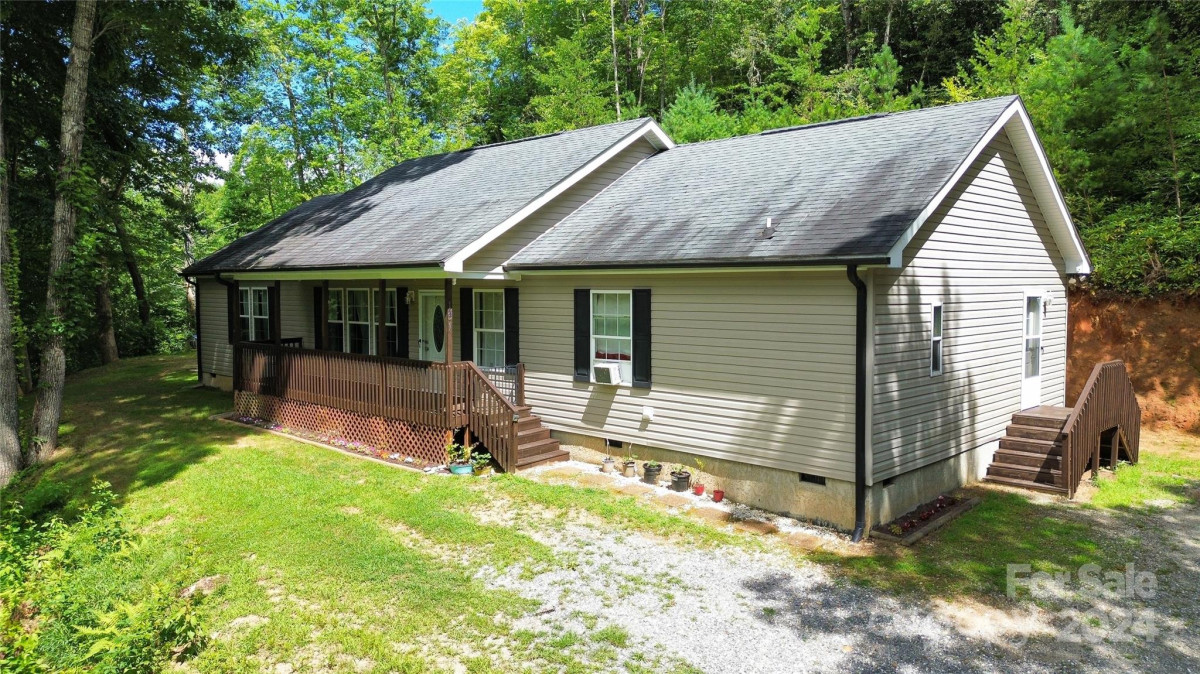 131 Mayflower Ln Sylva, NC 28723