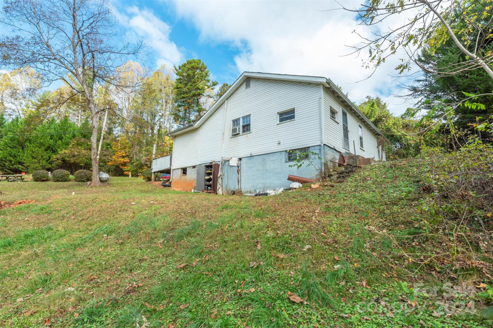 139 Hickory St Rutherfordton, NC 28139