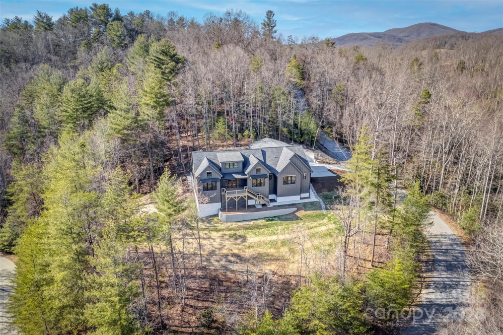 263 Falling Leaves Ln Hendersonville, NC 28792