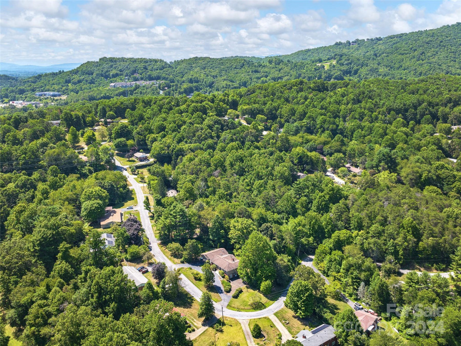 29 Holly Hill Dr Asheville, NC 28806