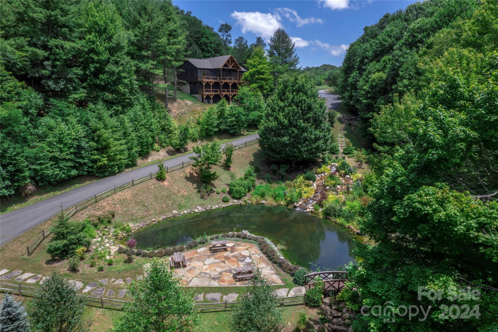 750 Silver Springs Dr Banner Elk, NC 28604