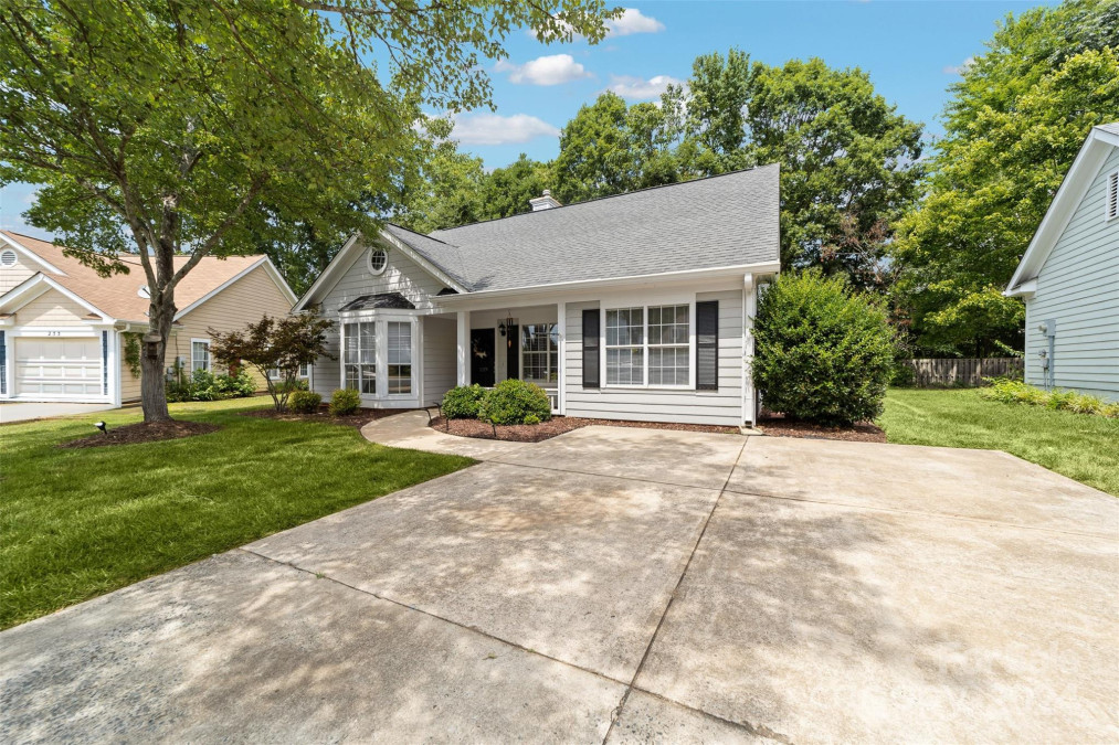 229 Indian Paint Brush Dr Mooresville, NC 28115