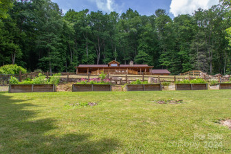 2811 Poplar Creek Rd Green Mountain, NC 28740