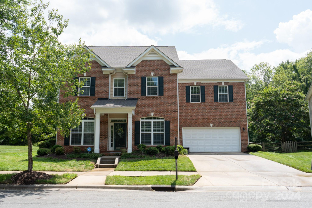 7411 Chaddsley Dr Huntersville, NC 28078