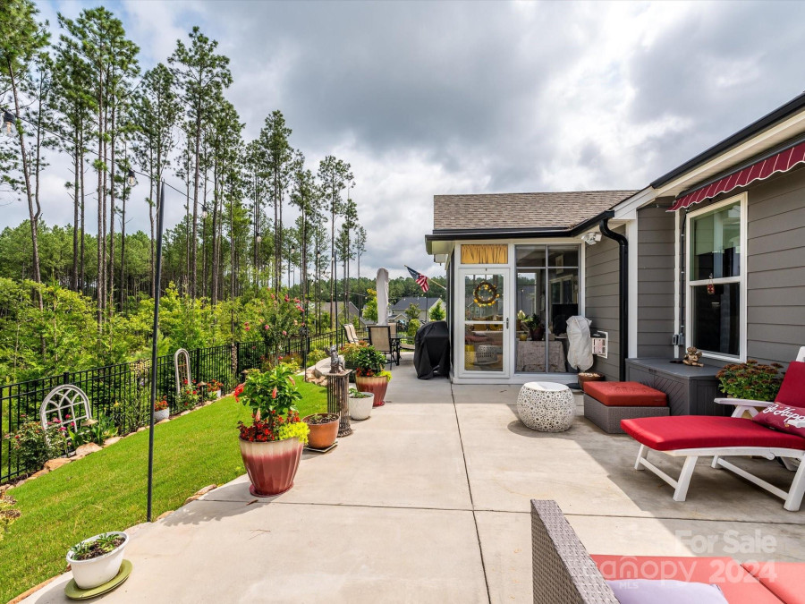 1501 Striped Bass Ln Lake Wylie, SC 29710