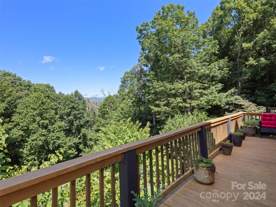 75 Timber Cove Ct Hendersonville, NC 28791