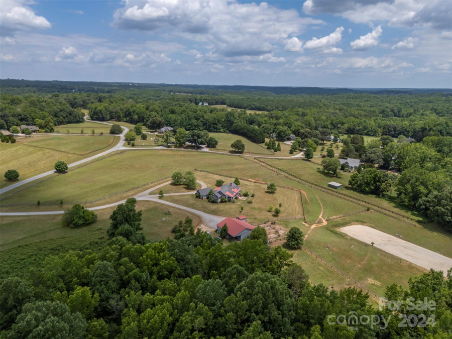 200 Green Fields Ln Columbus, NC 28722