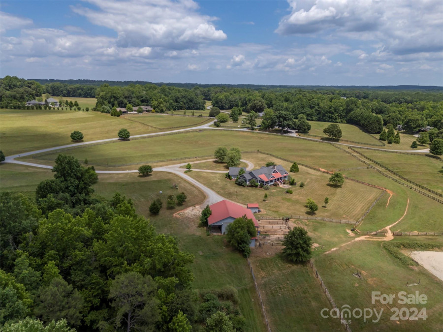 200 Green Fields Ln Columbus, NC 28722