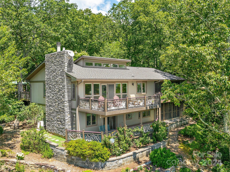 144 Kalmia Dr Asheville, NC 28804