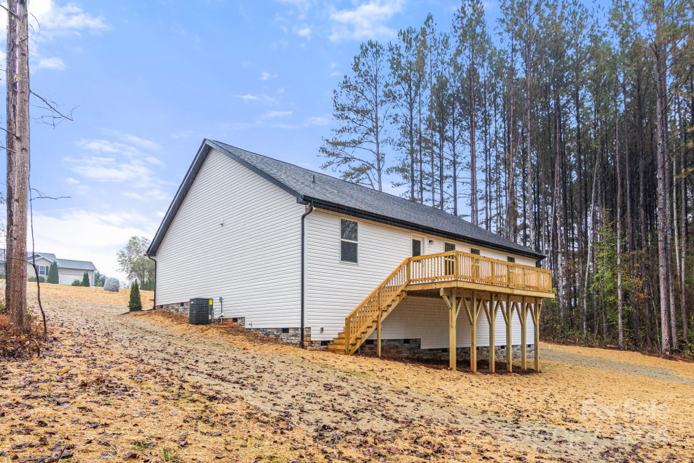 2177 Mintew Cir Lincolnton, NC 28092