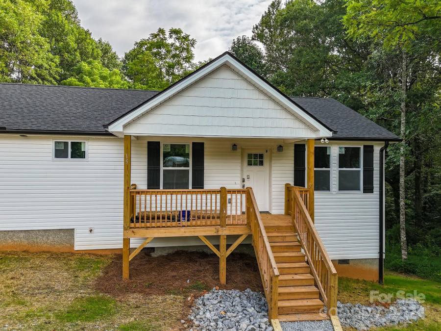 15 Chinquapin Rd Brevard, NC 28712