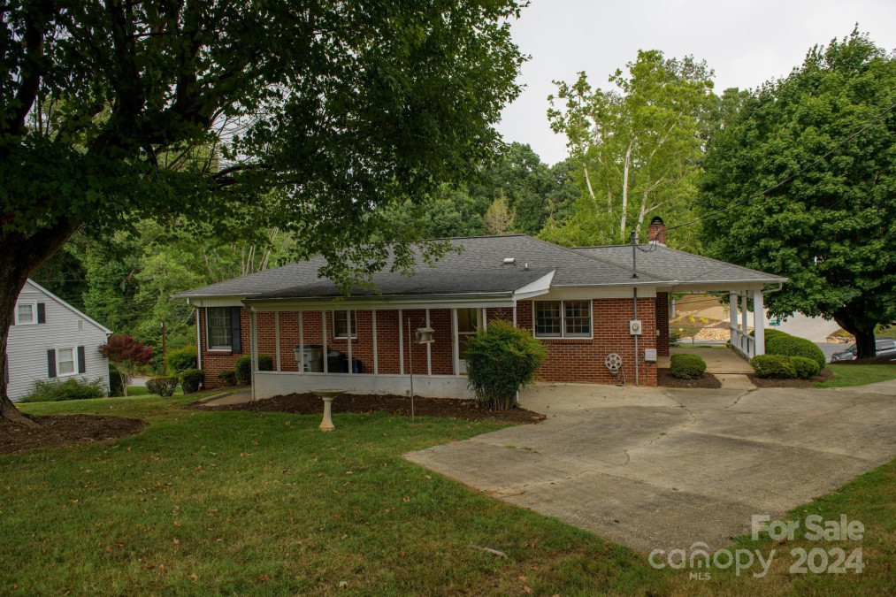 372 Eastover Cir Lenoir, NC 28645