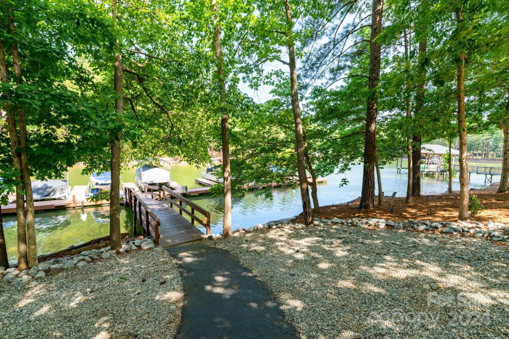 2518 Wellesbourne Ln Sherrills Ford, NC 28673