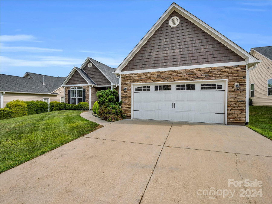 89 Brookstone Ct Hendersonville, NC 28792