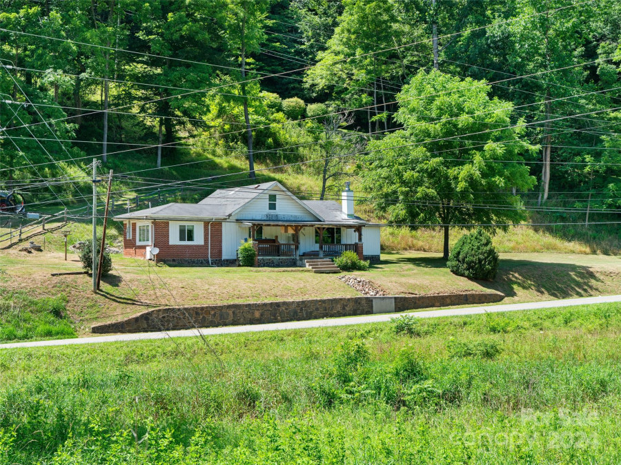 1029 Jacks Creek Rd Burnsville, NC 28714