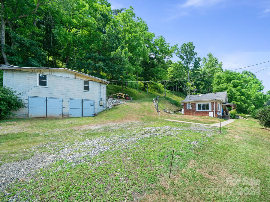 1029 Jacks Creek Rd Burnsville, NC 28714