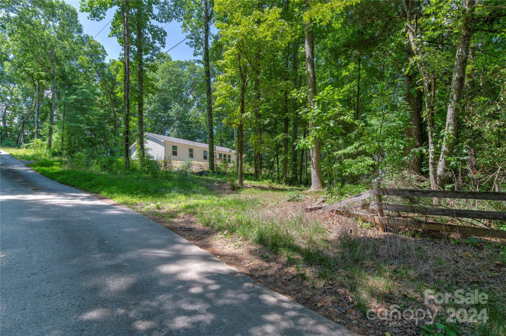 74 Seeley Dr Canton, NC 28716