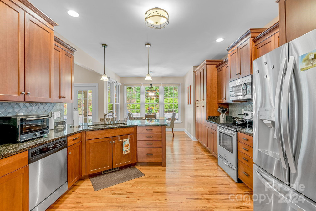 42 Pinecroft Rd Asheville, NC 28804