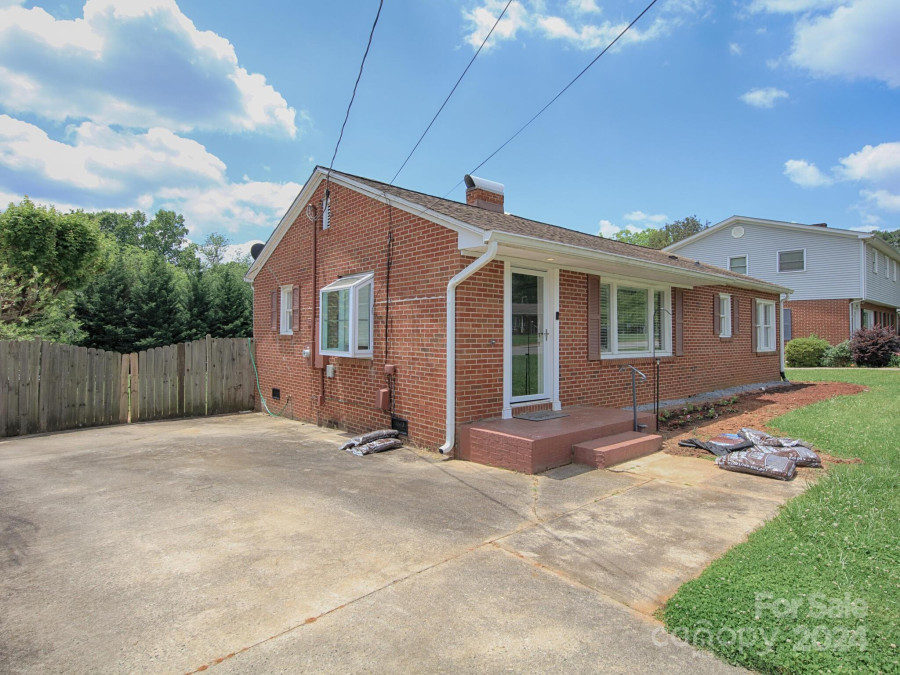 534 Georgia Ave Statesville, NC 28677