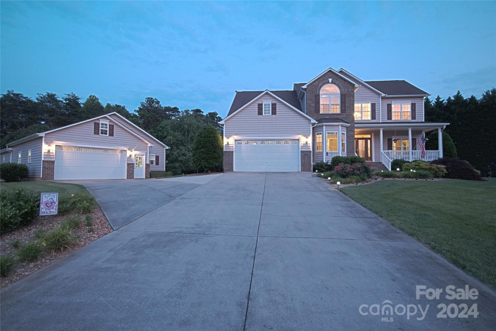 100 Oakwood Meadow Dr Mooresville, NC 28115