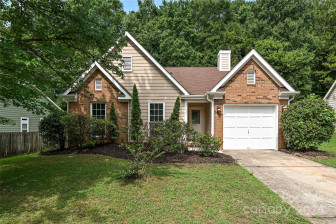 11621 Chadburn Ln Charlotte, NC 28215