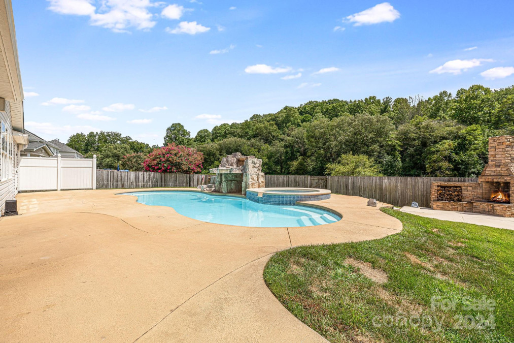 385 Wildbriar Rd Fletcher, NC 28732