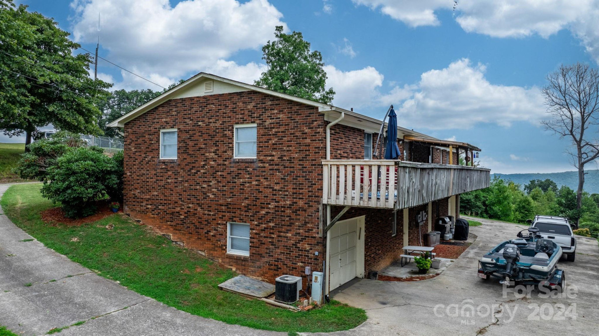 3374 Mountain Ridge Cir Valdese, NC 28690