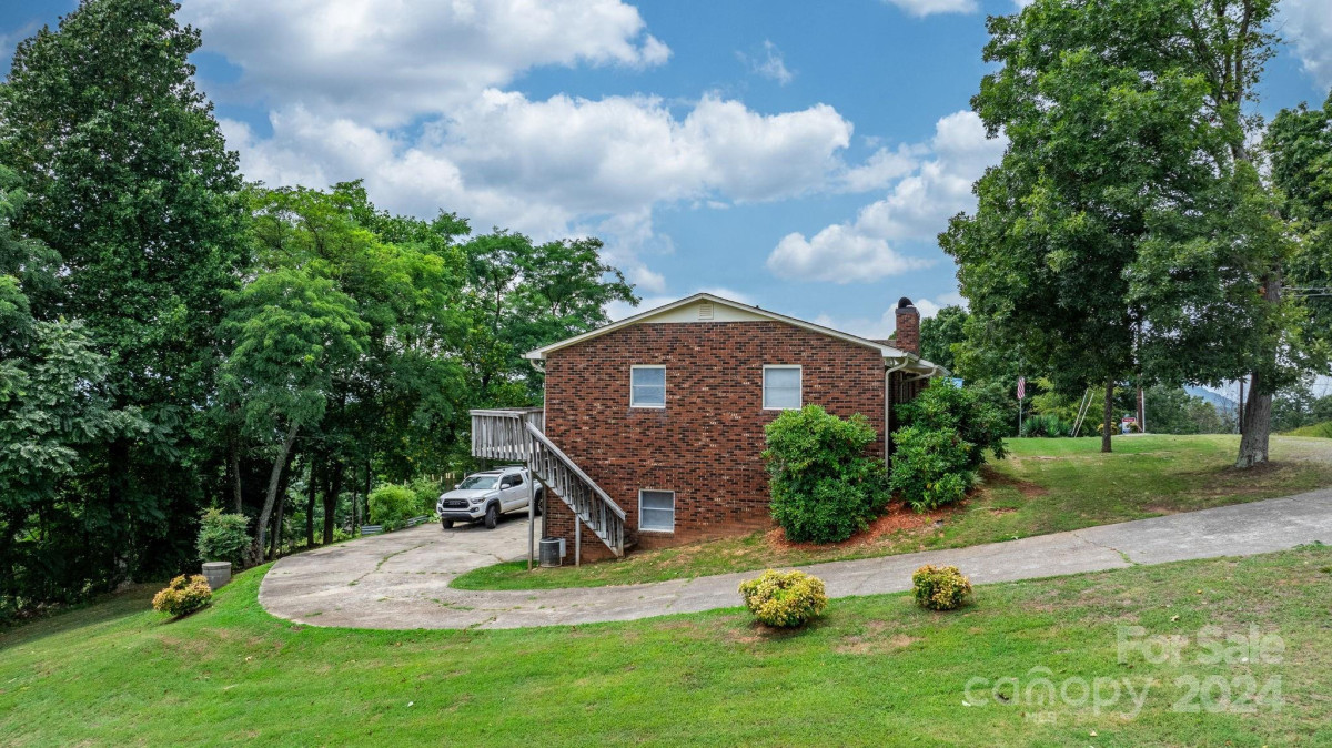 3374 Mountain Ridge Cir Valdese, NC 28690