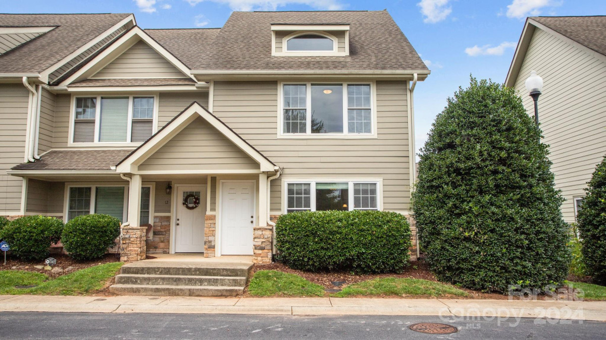 14 Rotunda Cir Asheville, NC 28806