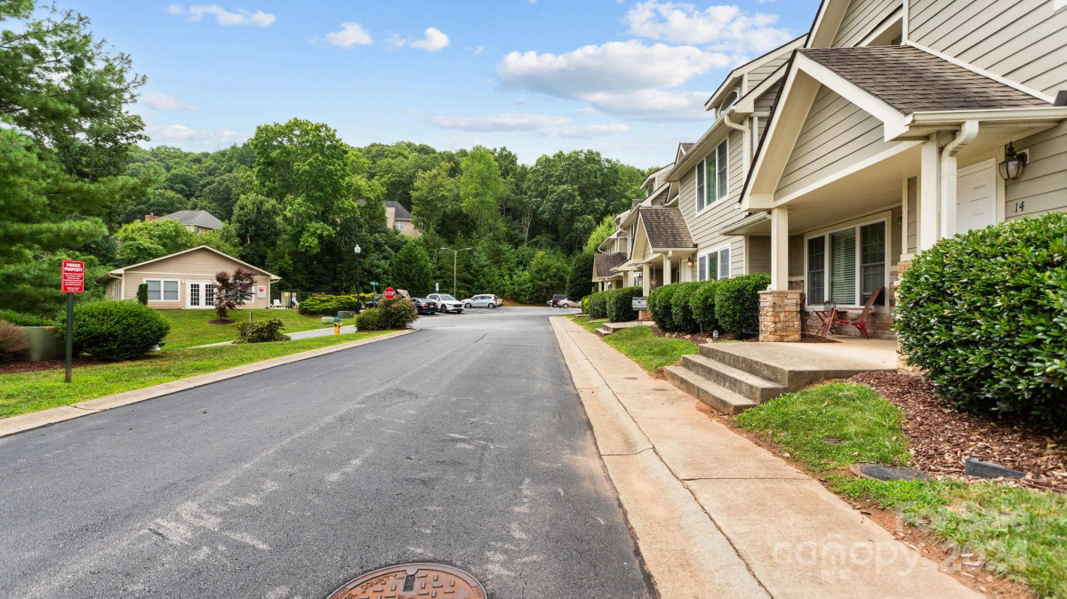 14 Rotunda Cir Asheville, NC 28806