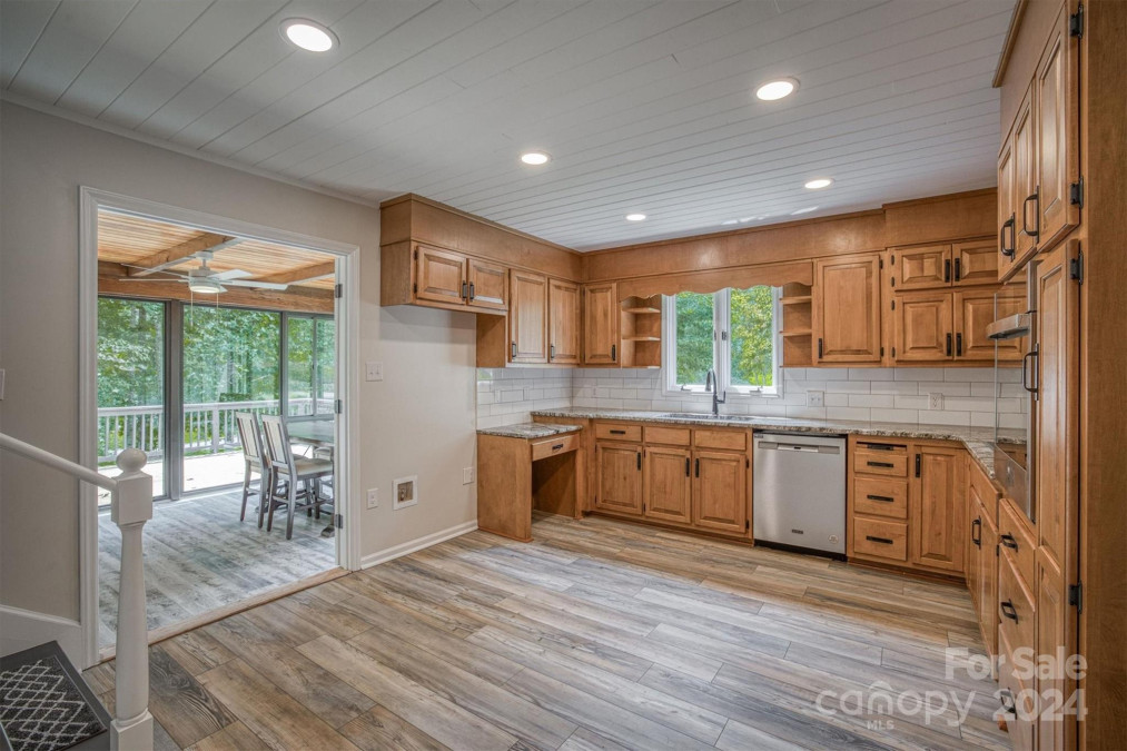 304 Tomlinson Ct Lenoir, NC 28645