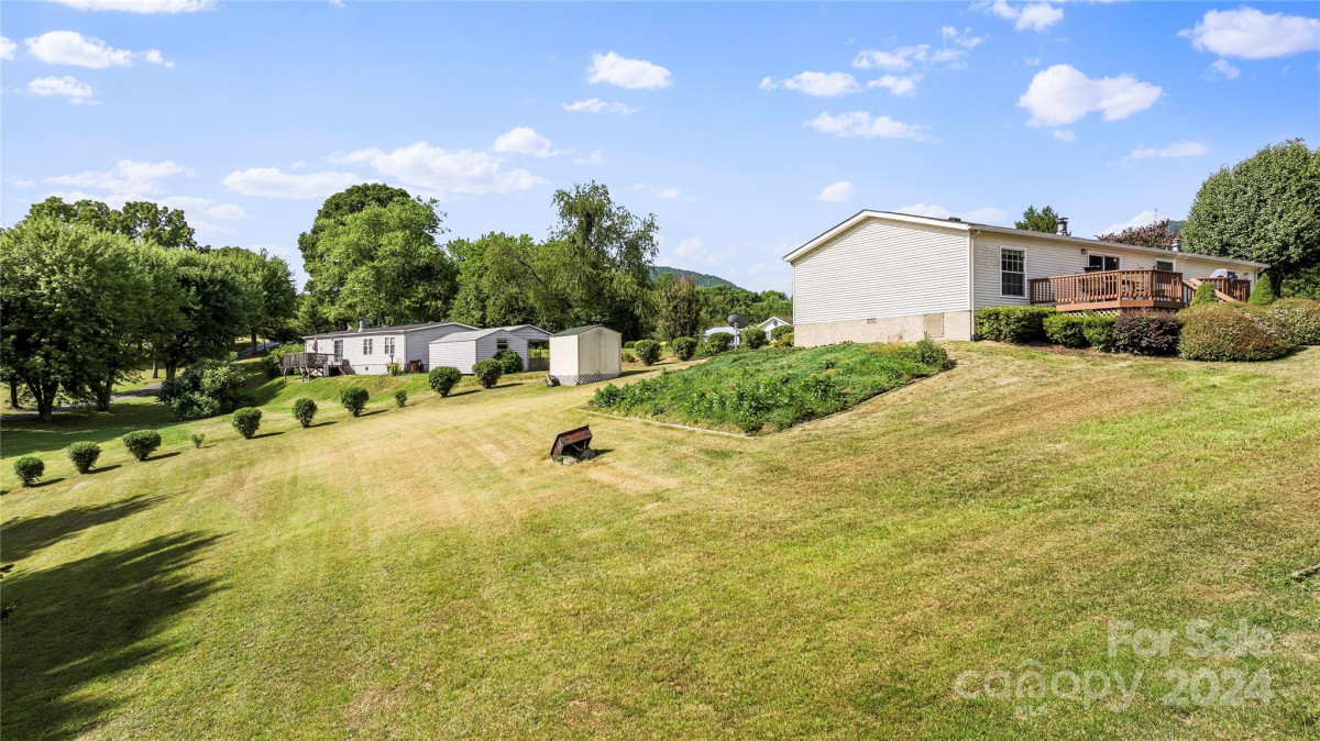 25 Country Gardens Ln Asheville, NC 28806