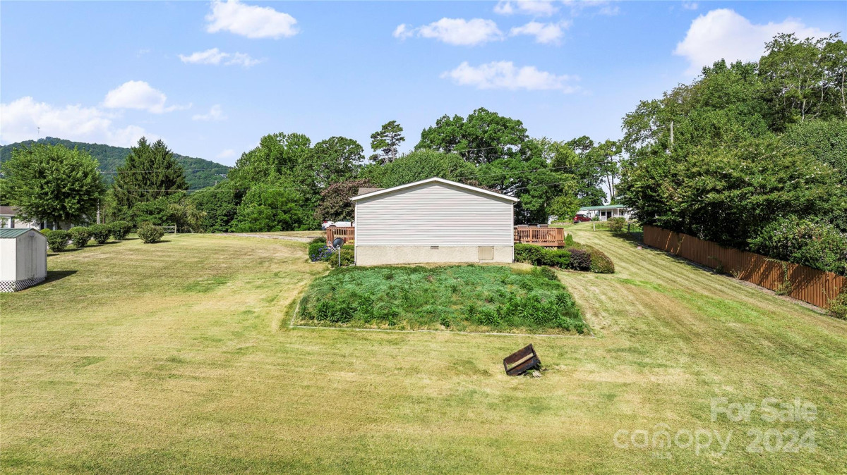 25 Country Gardens Ln Asheville, NC 28806