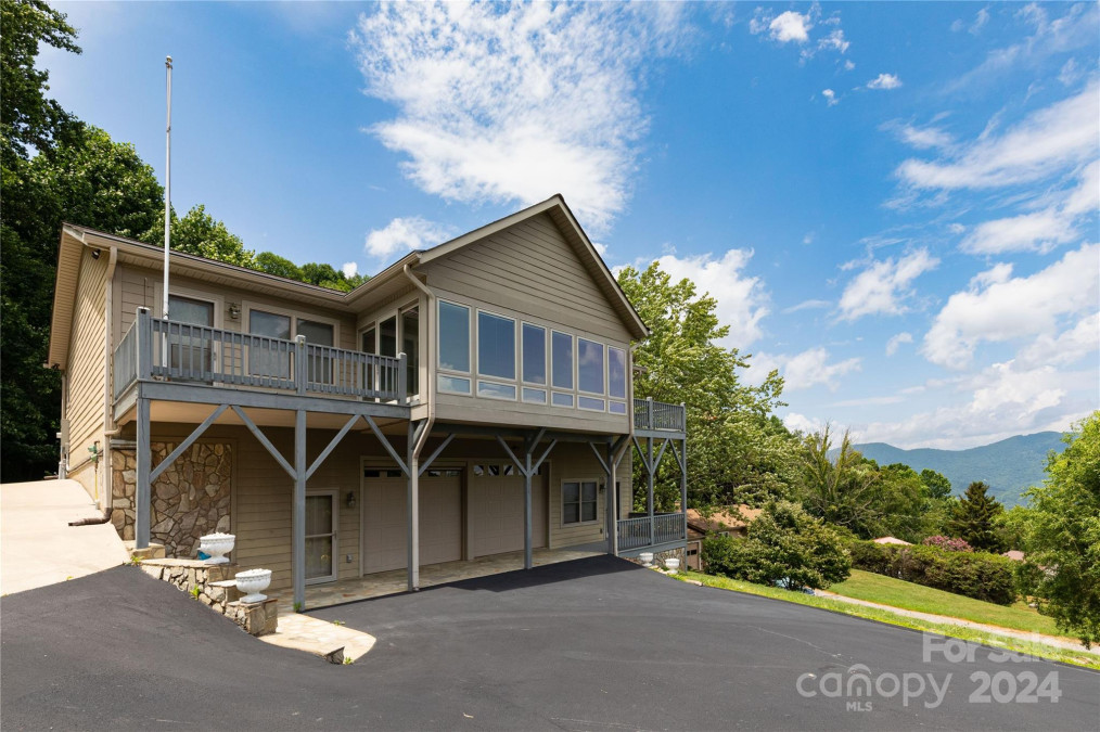 164 Atari Rd Waynesville, NC 28786