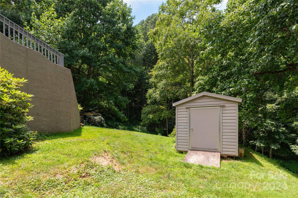 164 Atari Rd Waynesville, NC 28786