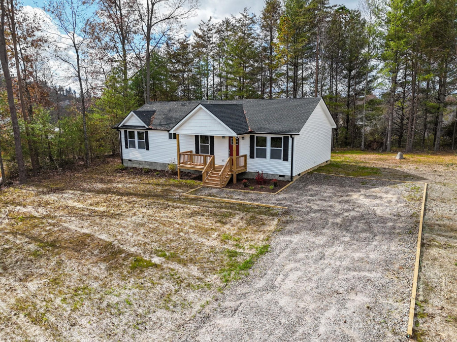 398 Point Hope Ln Hendersonville, NC 28792