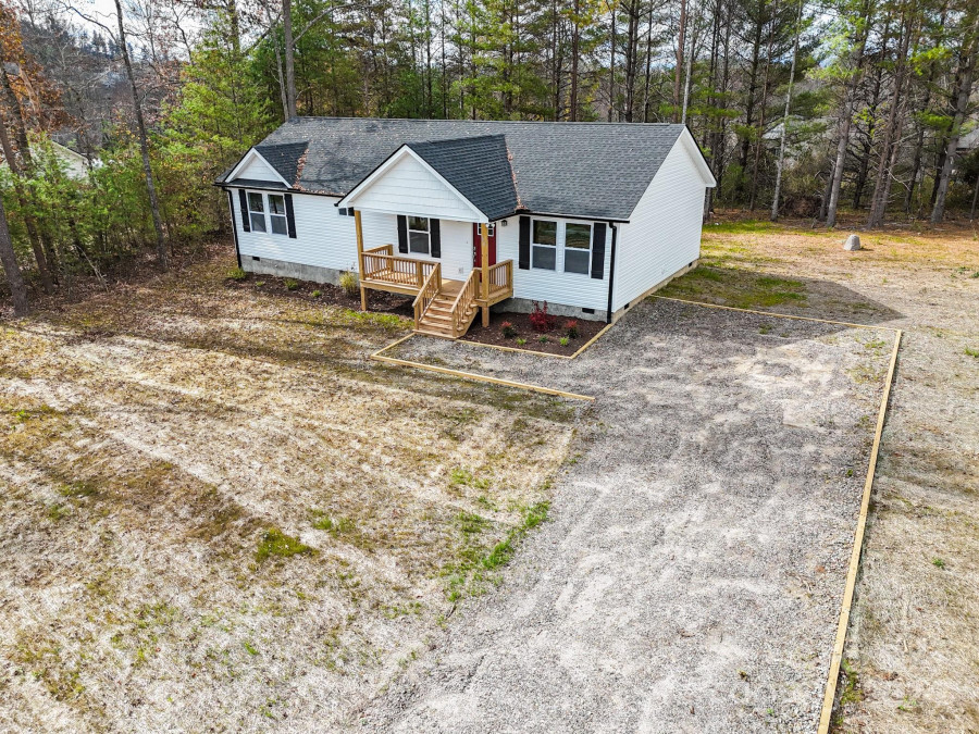 398 Point Hope Ln Hendersonville, NC 28792