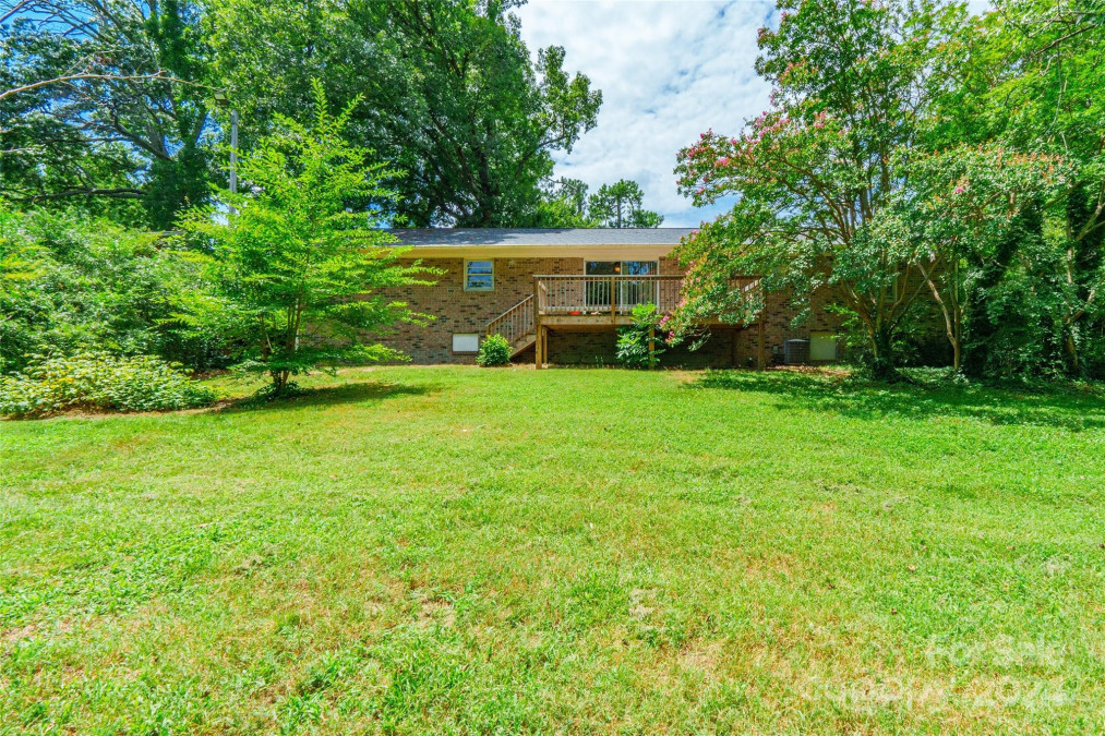 611 Greenway Dr Statesville, NC 28677