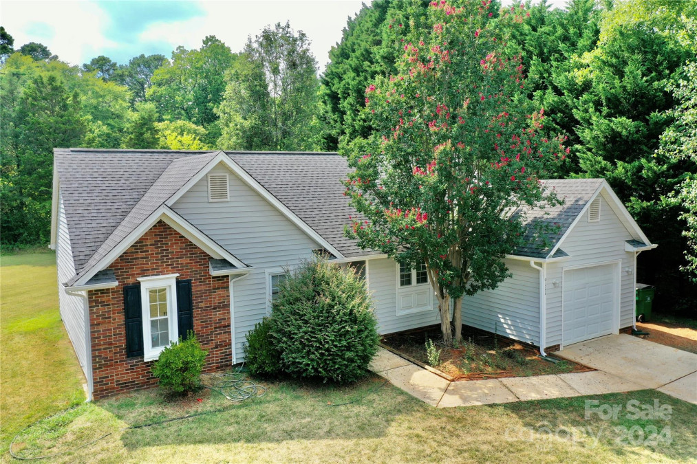 9111 Merlot Ln Charlotte, NC 28269