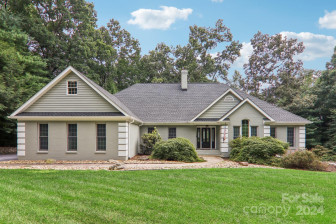 2 Thornapple Dr Hendersonville, NC 28739