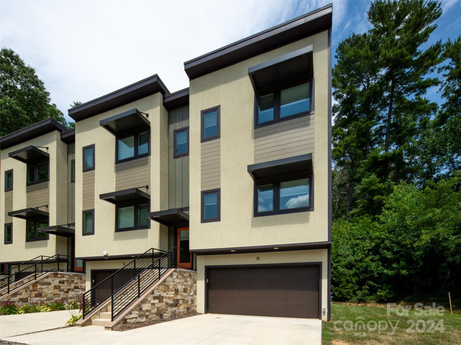 31 Macallan Ln Asheville, NC 28805