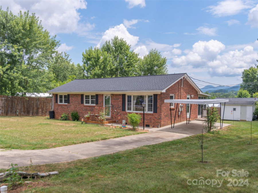 44 Woodview Dr Waynesville, NC 28786