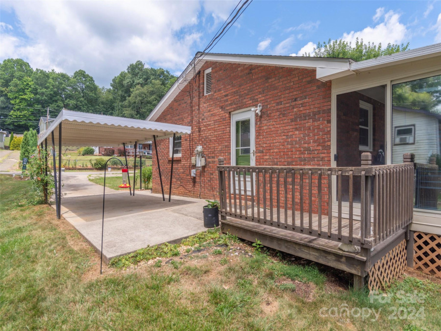 44 Woodview Dr Waynesville, NC 28786