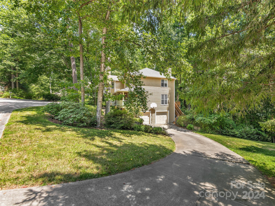 11 Bent Tree Dr Asheville, NC 28803