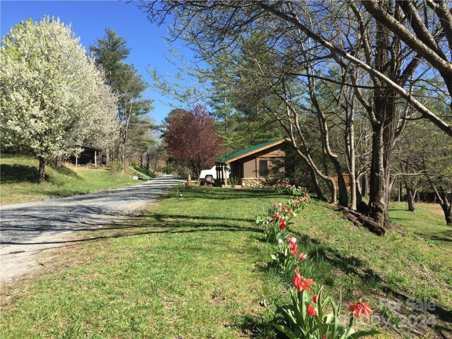 5171 Edgemont Rd Collettsville, NC 28611