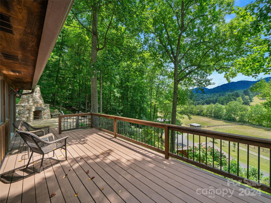 160 Cool Creek Dr Burnsville, NC 28714