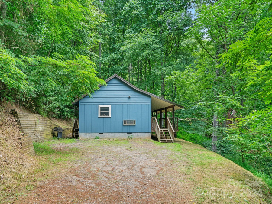 160 Cool Creek Dr Burnsville, NC 28714