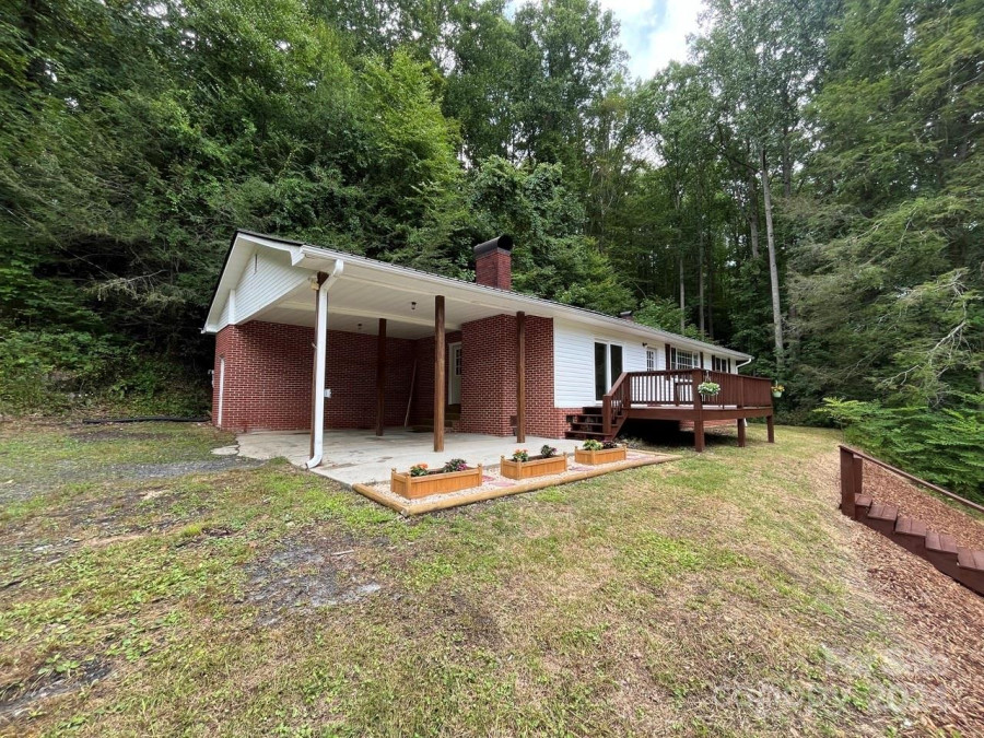 3178 Penland Rd Spruce Pine, NC 28777